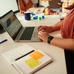 Mitarbeiterin im Eltern-Kind-Büro