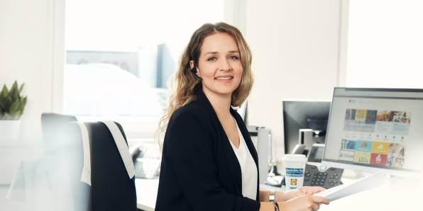 Mitarbeiterin in der Verwaltung