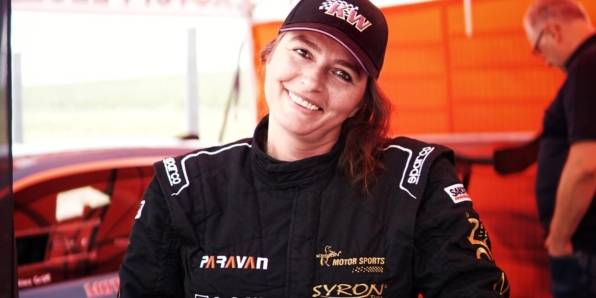 Stellvertretende Filialleiterin Corinna im Rennanzug