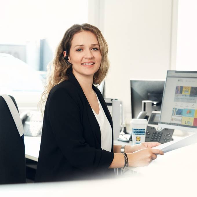 Verwaltung Mitarbeiterin