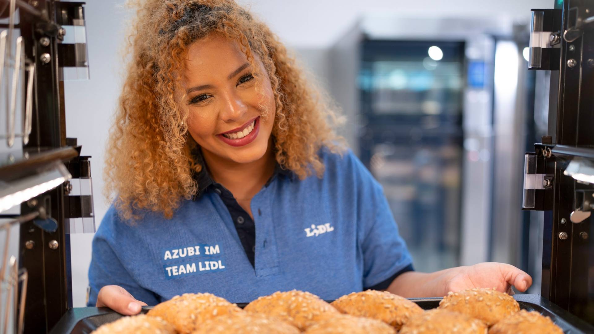 Imane macht eine Ausbildung im Verkauf