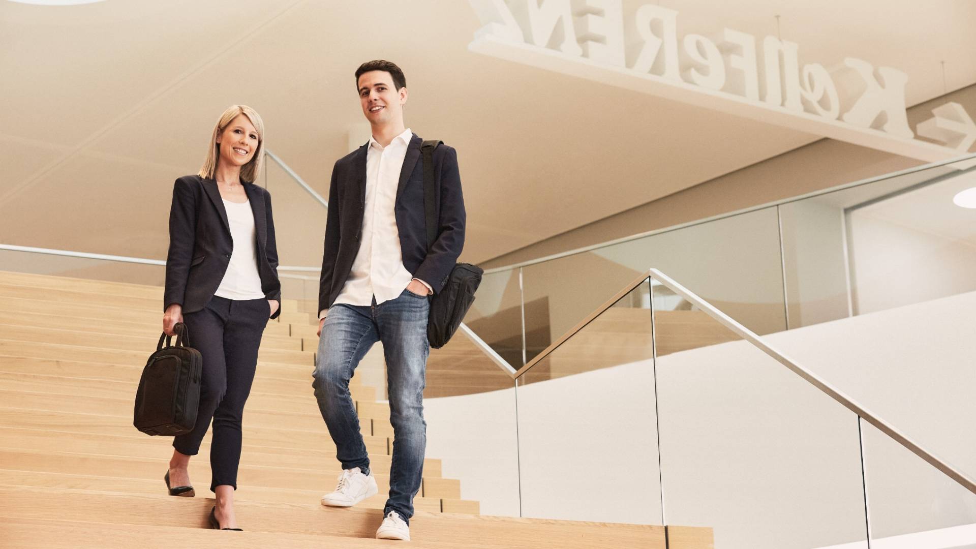 Team Immobilien auf der Treppe