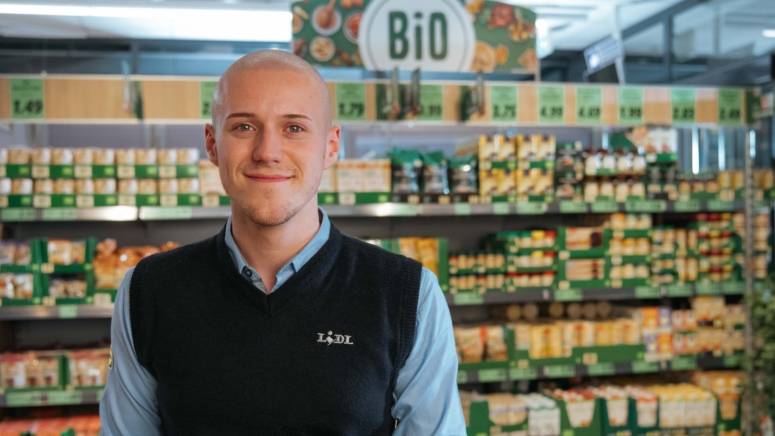 Tristan macht das Abiprogramm Vertrieb