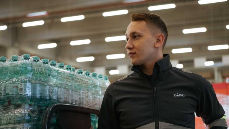 Samir macht eine Ausbildung in der Logistik