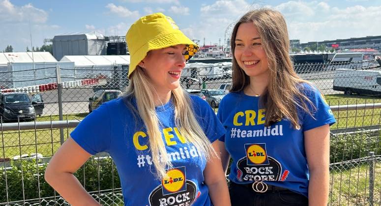 Rock Store: Kolleginnen mit der Lidl Kollektion