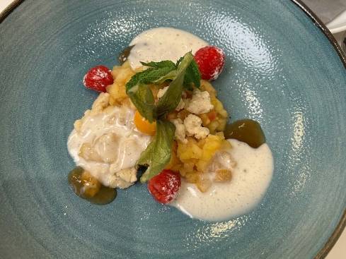 business-dinner-essen-nachtisch_4zu3