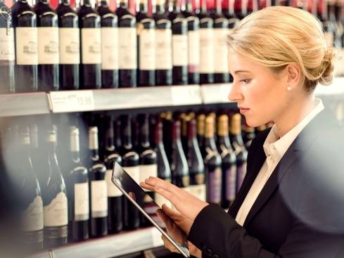 Warenbestände Weinsortiment in der Filiale