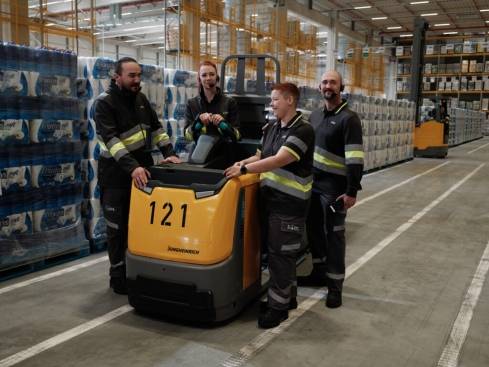 Staplerfahrer Team im Warenlager