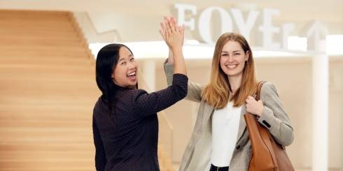 Studentinnen High Five
