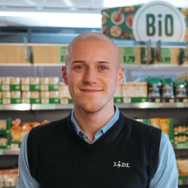 Tristan macht das Abiprogramm Vertrieb