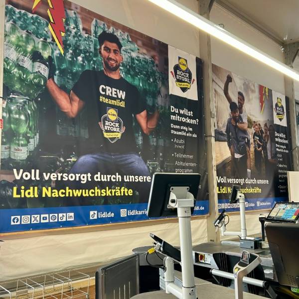 Plakate im Rock Store 2025
