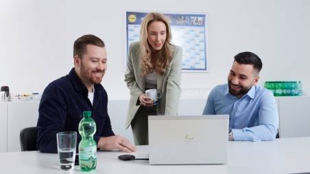 Besprechung mit Kollegen bei Lidl