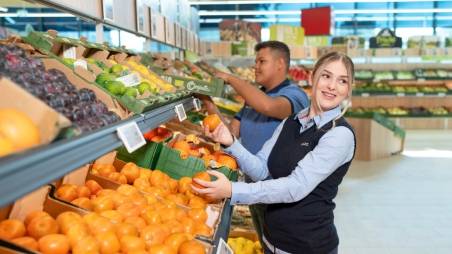 Mitarbeiter im Verkauf bei Lidl